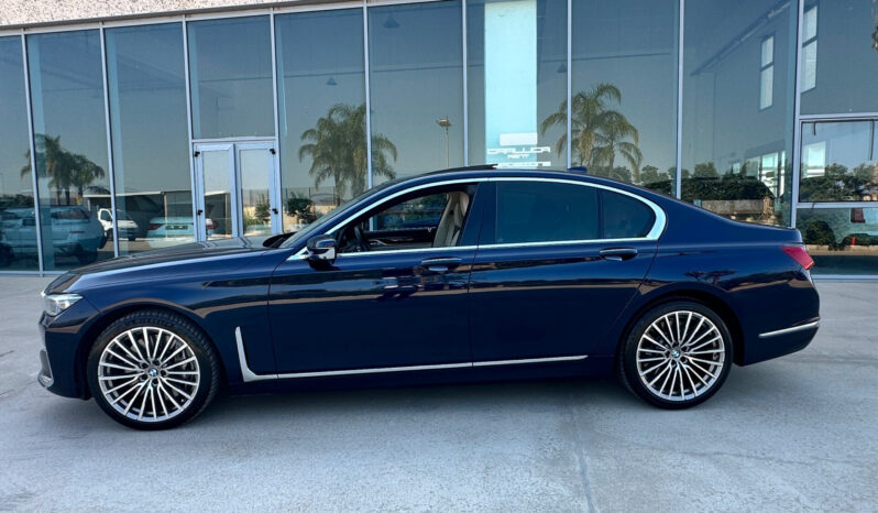 BMW Serie 7 750i xDrive 4.4 V8 Benzina 530 CV pieno