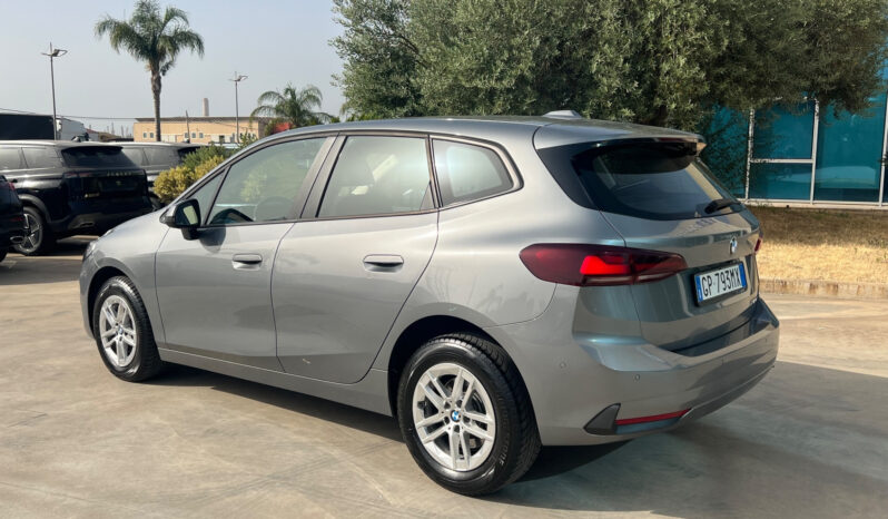 Bmw 218d Active Tourer pieno
