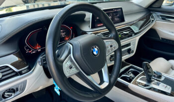BMW Serie 7 750i xDrive 4.4 V8 Benzina 530 CV pieno