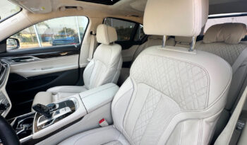BMW Serie 7 750i xDrive 4.4 V8 Benzina 530 CV pieno