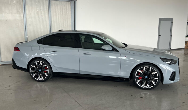 BMW i5 eDrive M Sport – pieno
